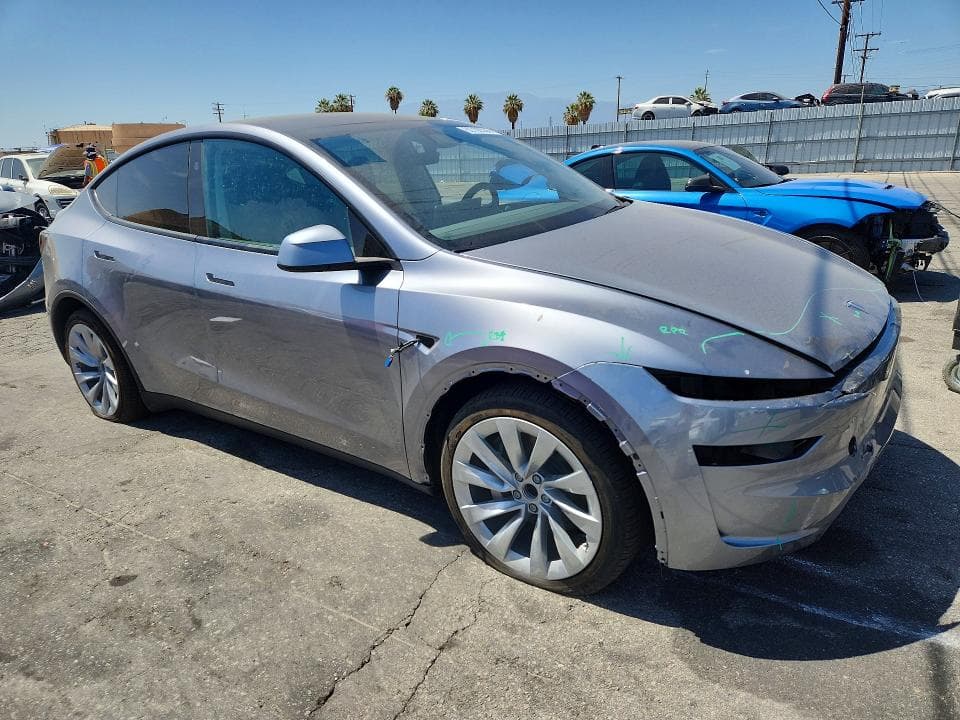 2026 TESLA MODEL Y 4