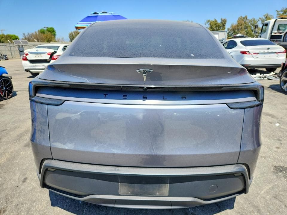 2026 TESLA MODEL Y 6