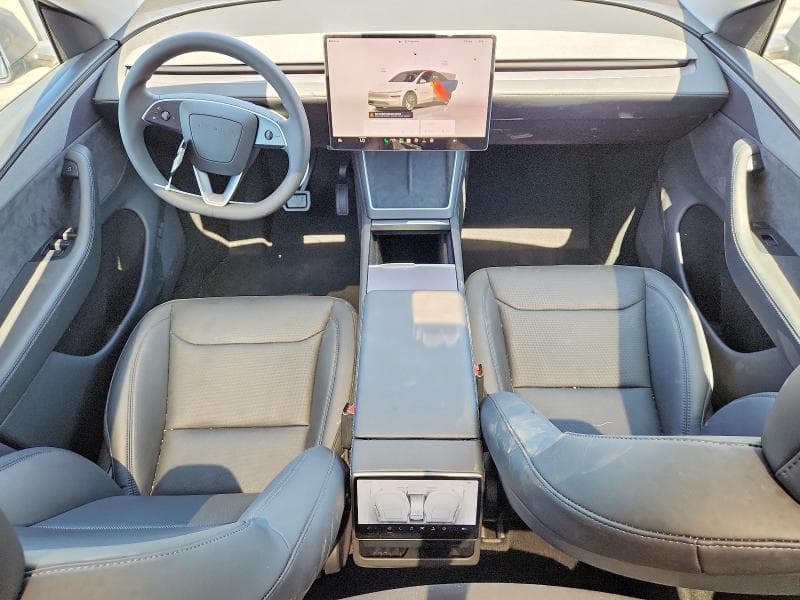 2026 TESLA MODEL Y 8
