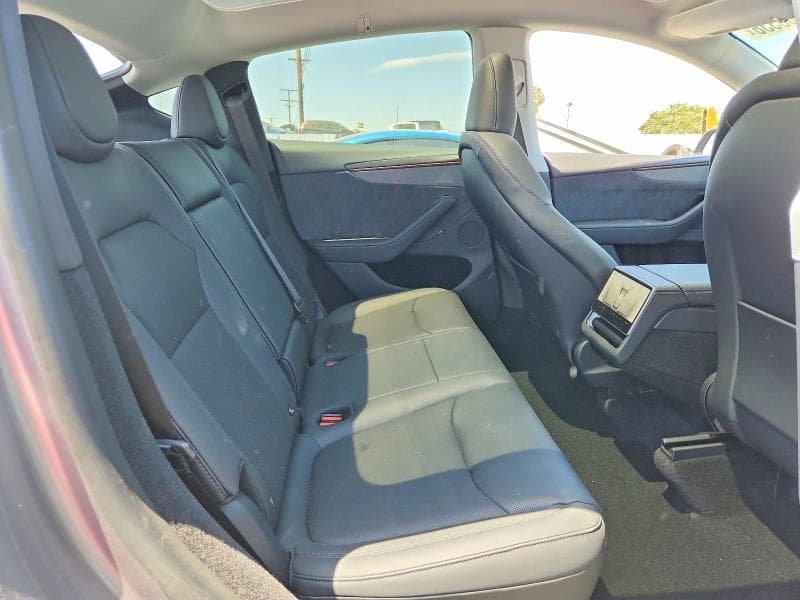 2026 TESLA MODEL Y 10