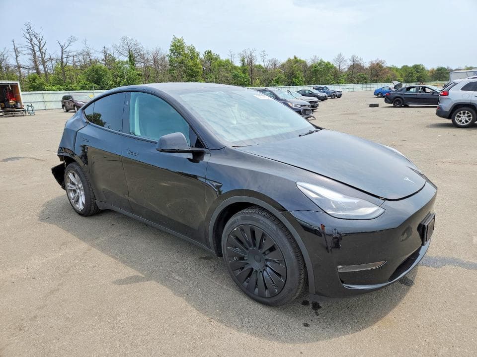 2024 TESLA MODEL Y 4