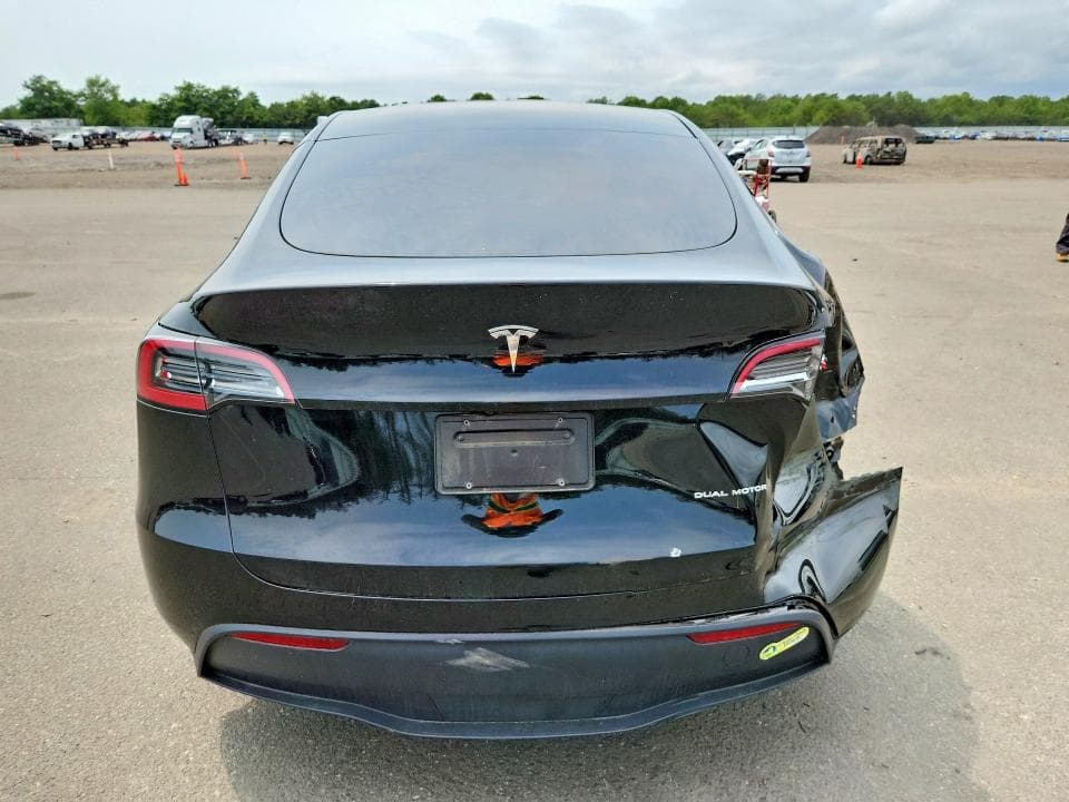 2024 TESLA MODEL Y 6