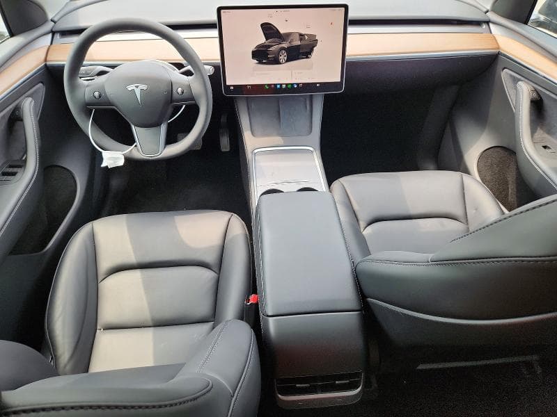 2024 TESLA MODEL Y 8