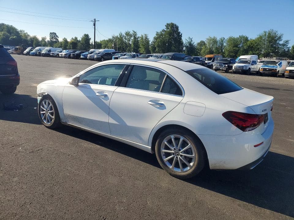 2021 MERCEDES-BENZ A 220 2