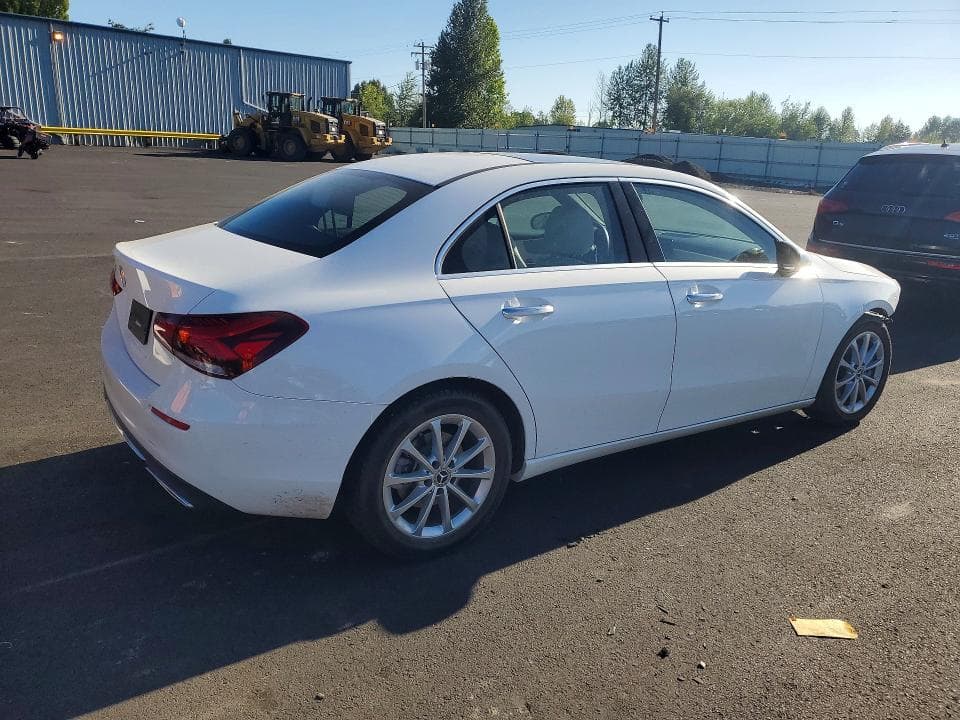 2021 MERCEDES-BENZ A 220 3
