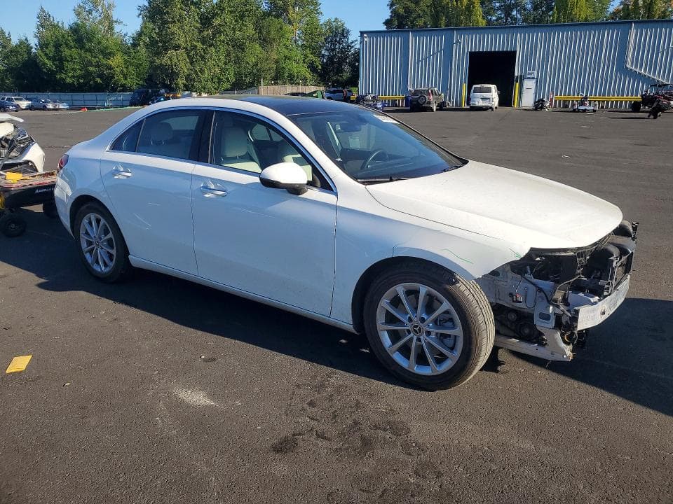 2021 MERCEDES-BENZ A 220 4