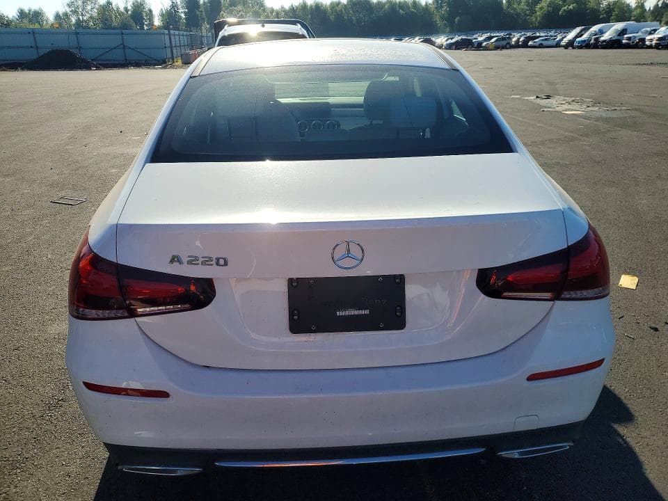 2021 MERCEDES-BENZ A 220 6