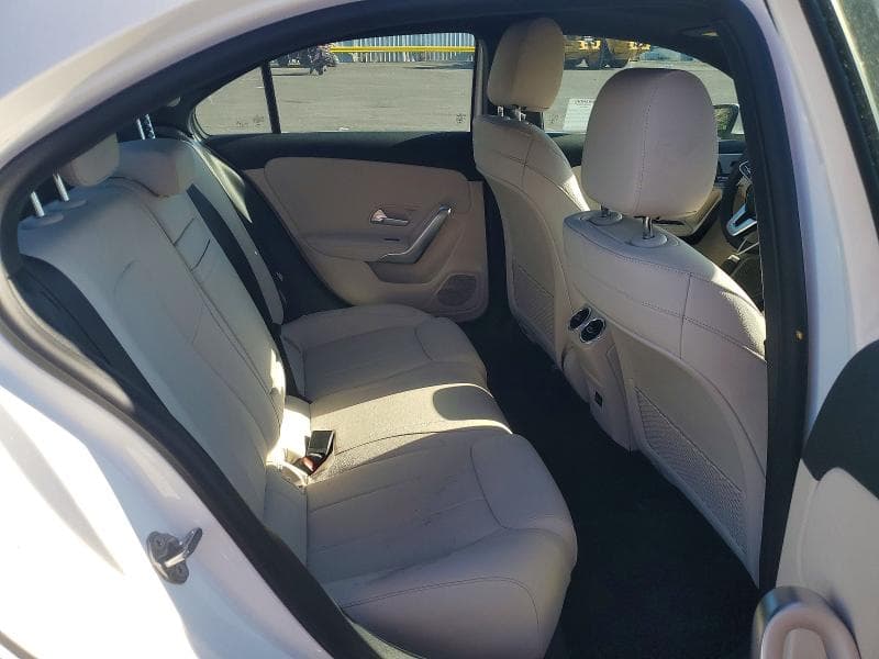 2021 MERCEDES-BENZ A 220 10