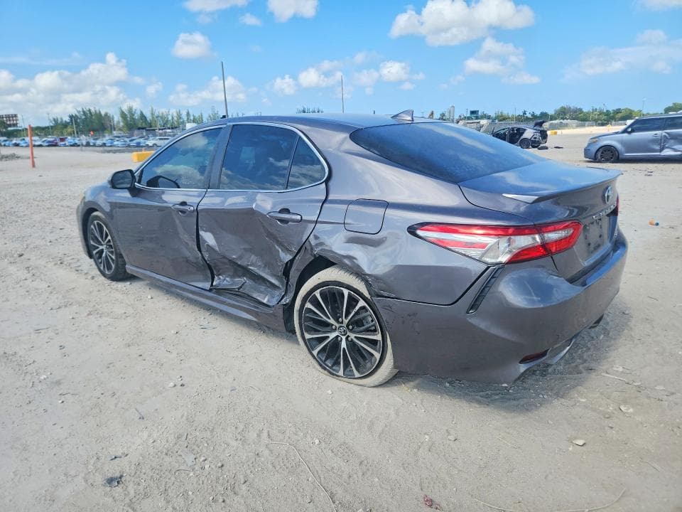 2019 TOYOTA CAMRY SE 2