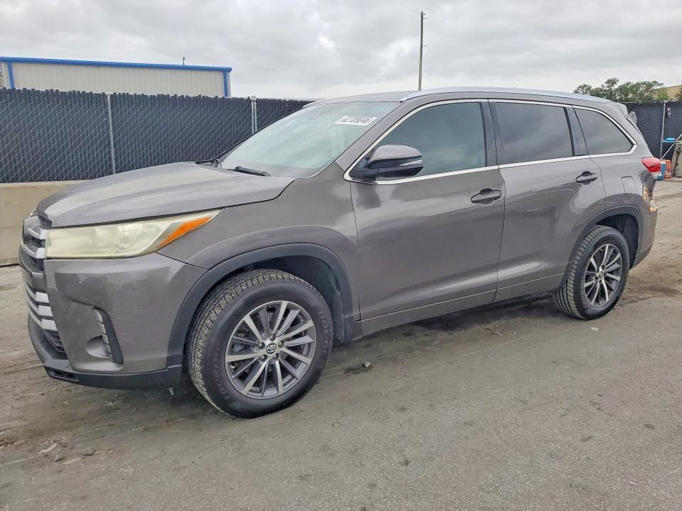 2018 TOYOTA HIGHLANDER XLE - 1