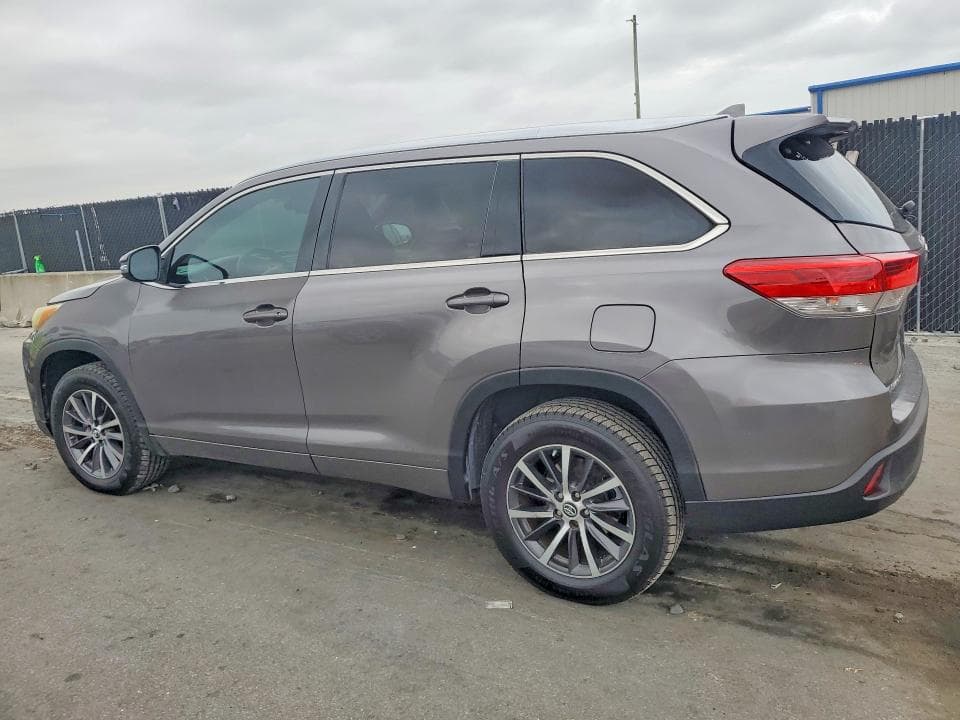 2018 TOYOTA HIGHLANDER XLE 2