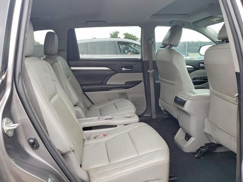 2018 TOYOTA HIGHLANDER XLE 11