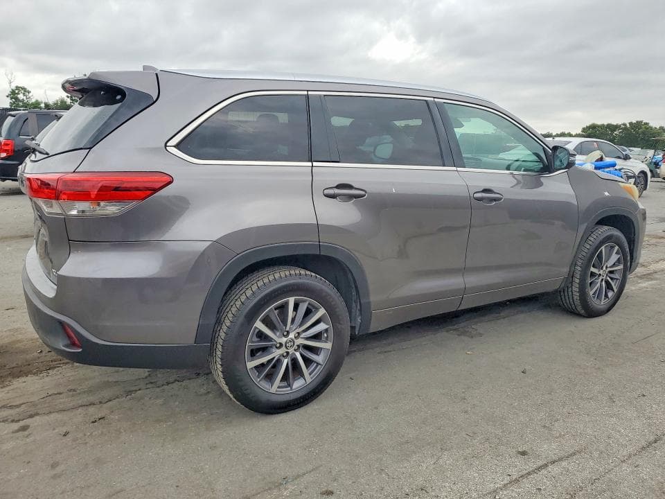 2018 TOYOTA HIGHLANDER XLE 3