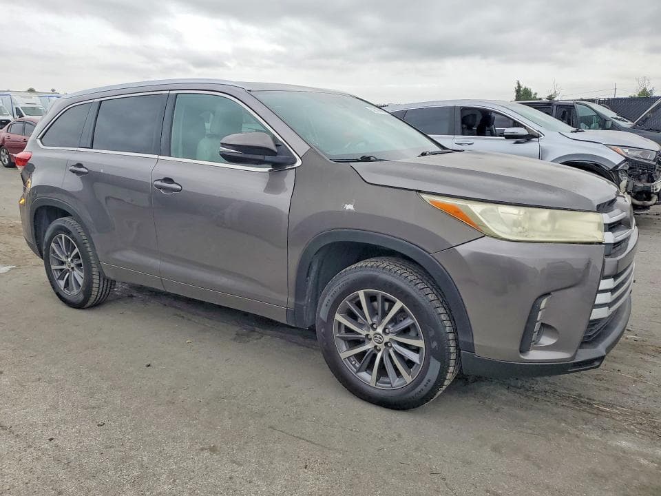 2018 TOYOTA HIGHLANDER XLE 4