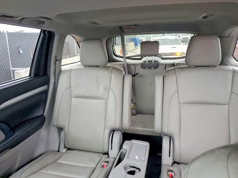 2018 TOYOTA HIGHLANDER XLE 10