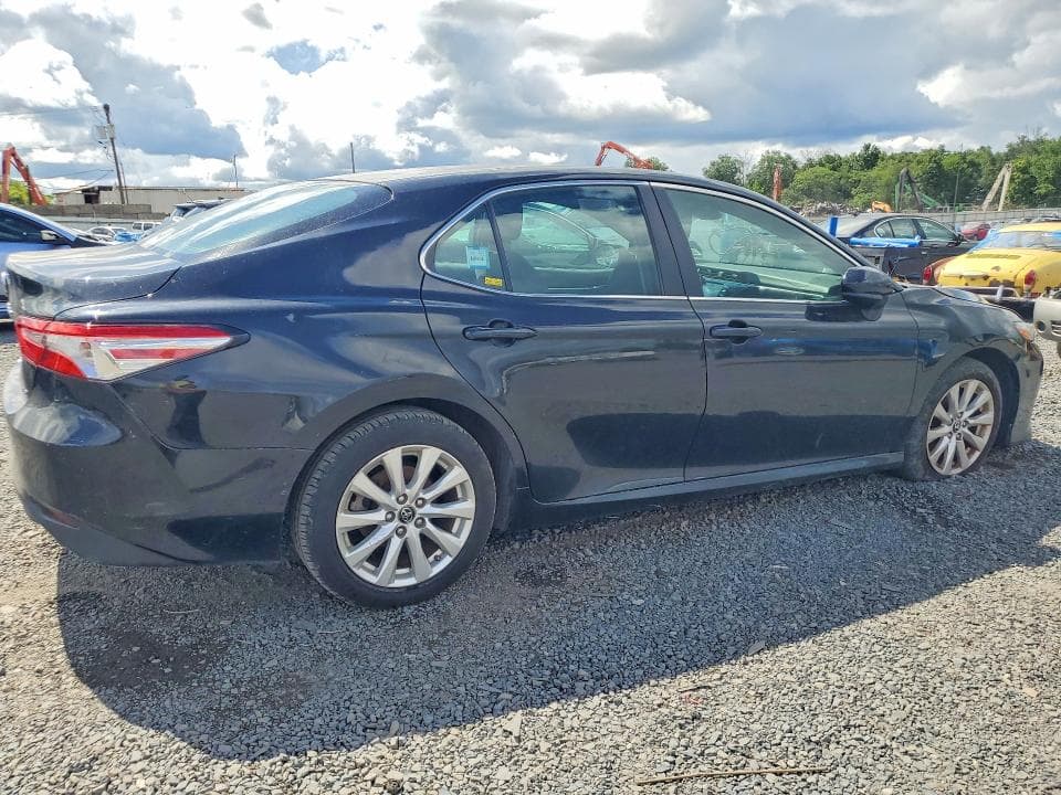 2018 TOYOTA CAMRY LE 3