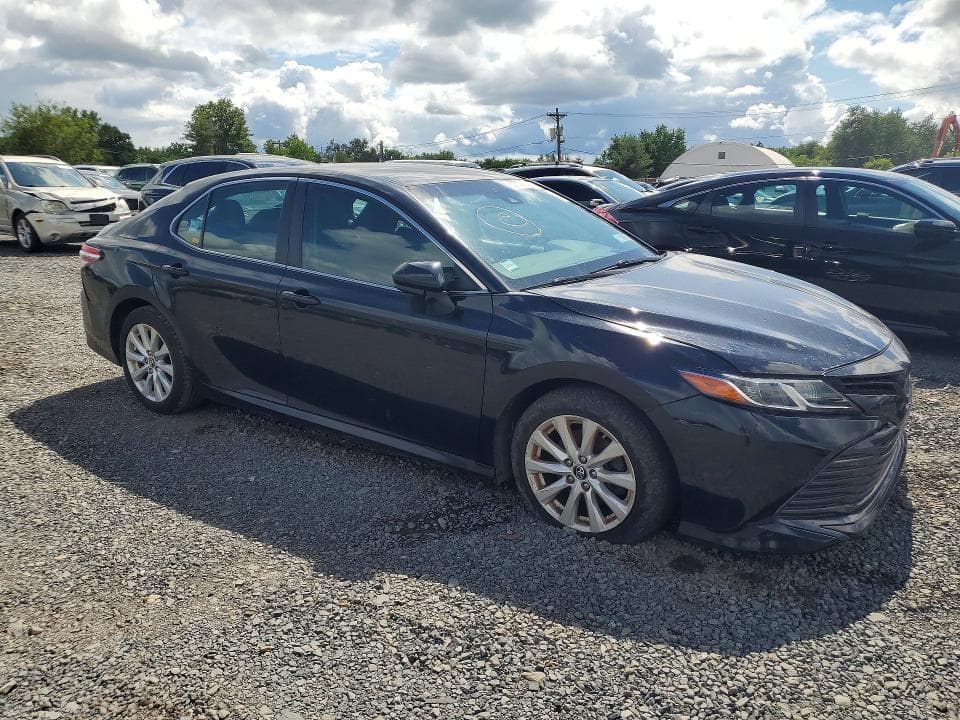 2018 TOYOTA CAMRY LE 4