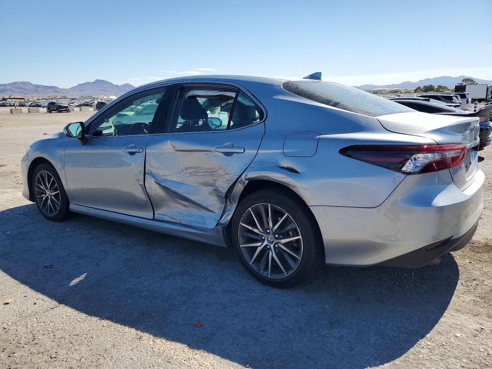 2023 TOYOTA CAMRY XLE 2