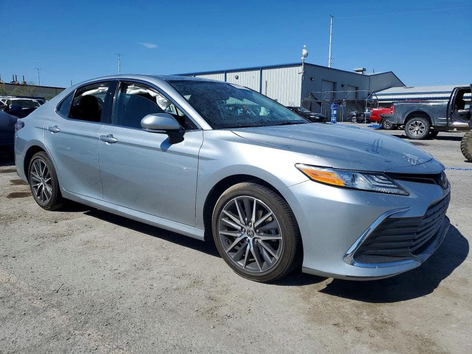 2023 TOYOTA CAMRY XLE 4