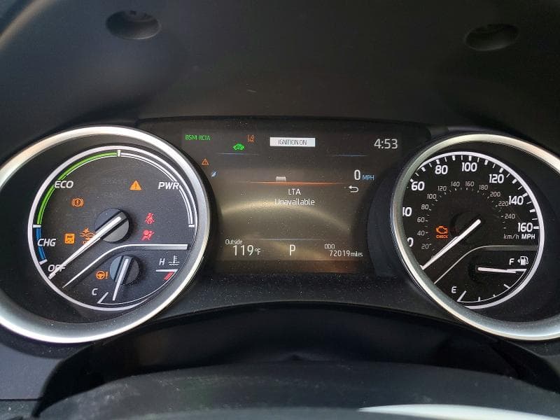2023 TOYOTA CAMRY XLE 9