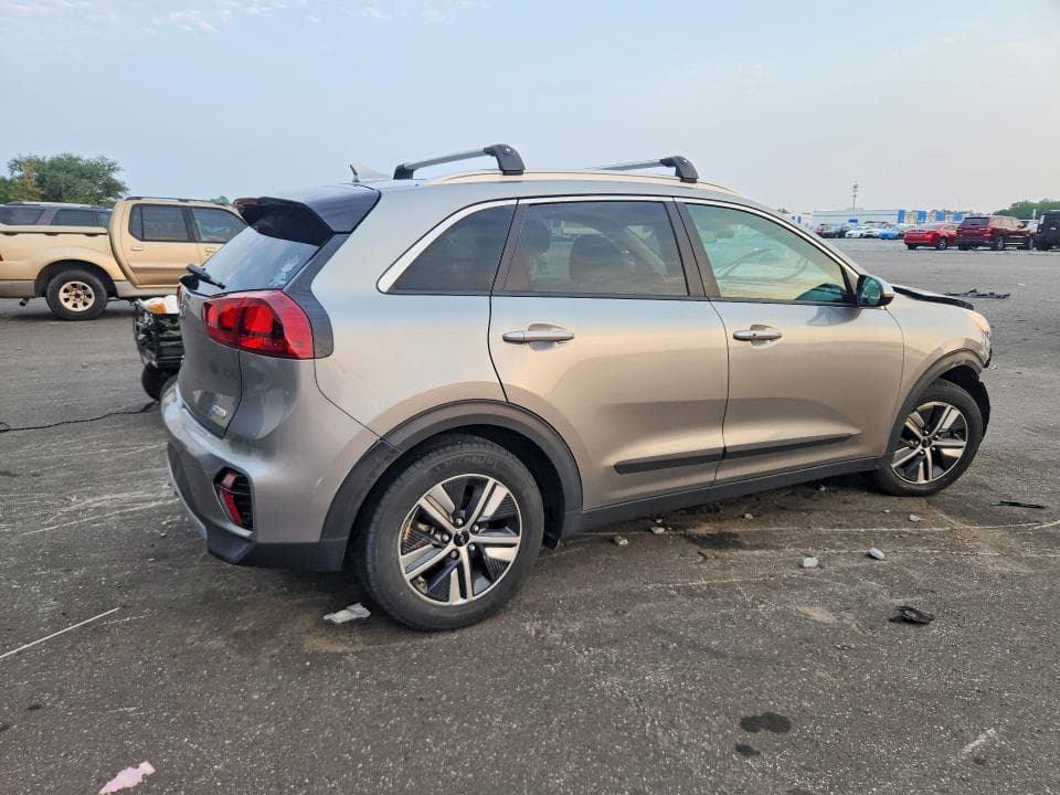 2022 KIA NIRO LXS 3