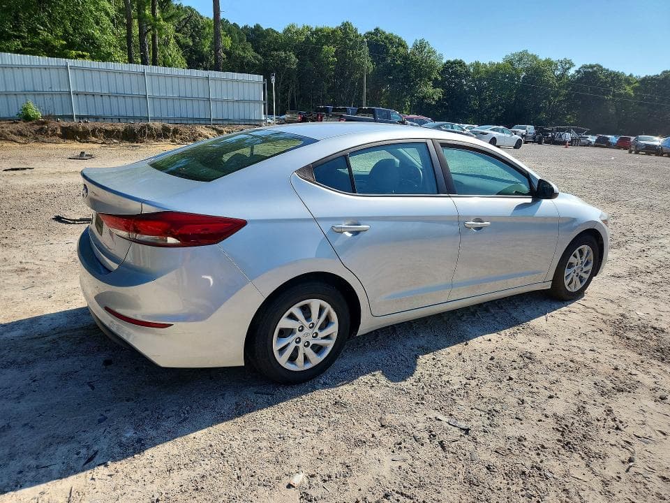 2018 HYUNDAI ELANTRA SE 3