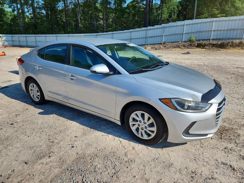 2018 HYUNDAI ELANTRA SE 4