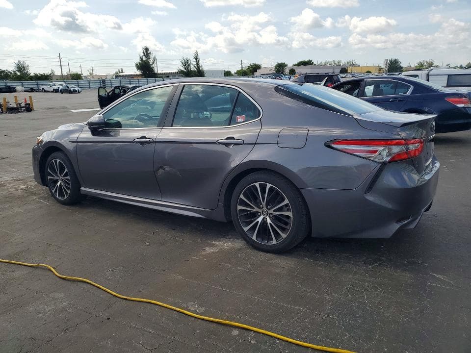 2019 TOYOTA CAMRY SE 2