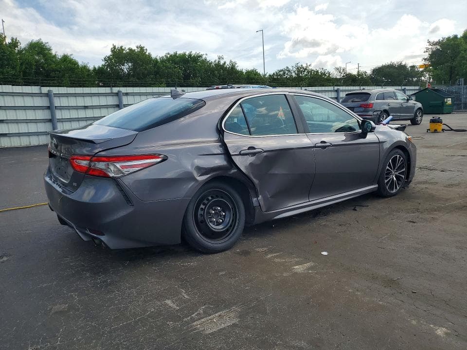 2019 TOYOTA CAMRY SE 3