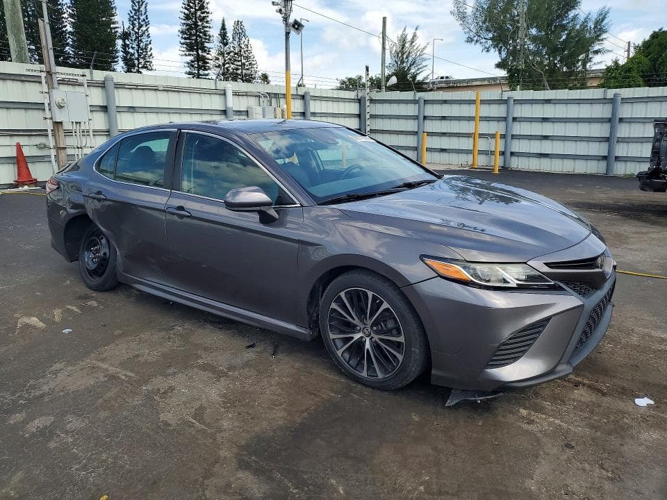 2019 TOYOTA CAMRY SE 4