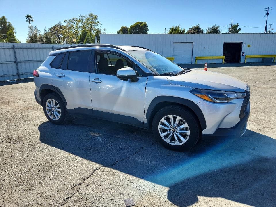 2022 TOYOTA COROLLA CROSS LE 4