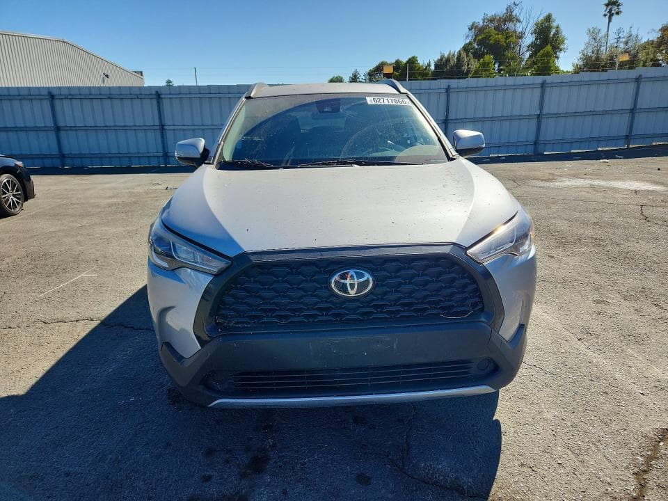 2022 TOYOTA COROLLA CROSS LE 5