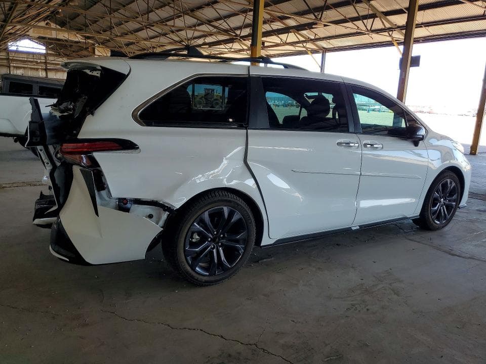 2023 TOYOTA SIENNA XSE 7-PASSENGER 3