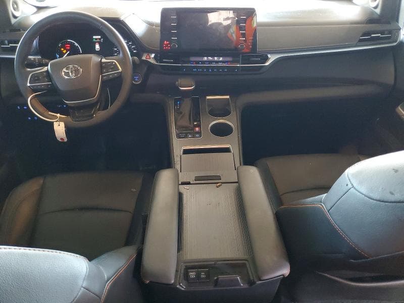 2023 TOYOTA SIENNA XSE 7-PASSENGER 8