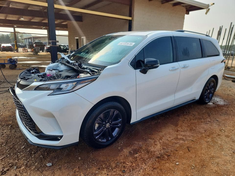 2024 TOYOTA SIENNA XSE 7-PASSENGER - 1