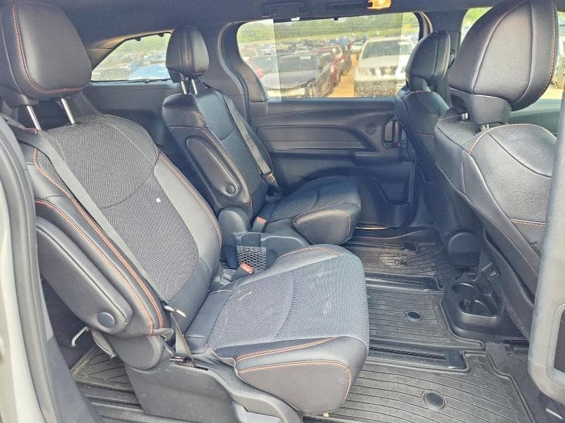 2024 TOYOTA SIENNA XSE 7-PASSENGER 11