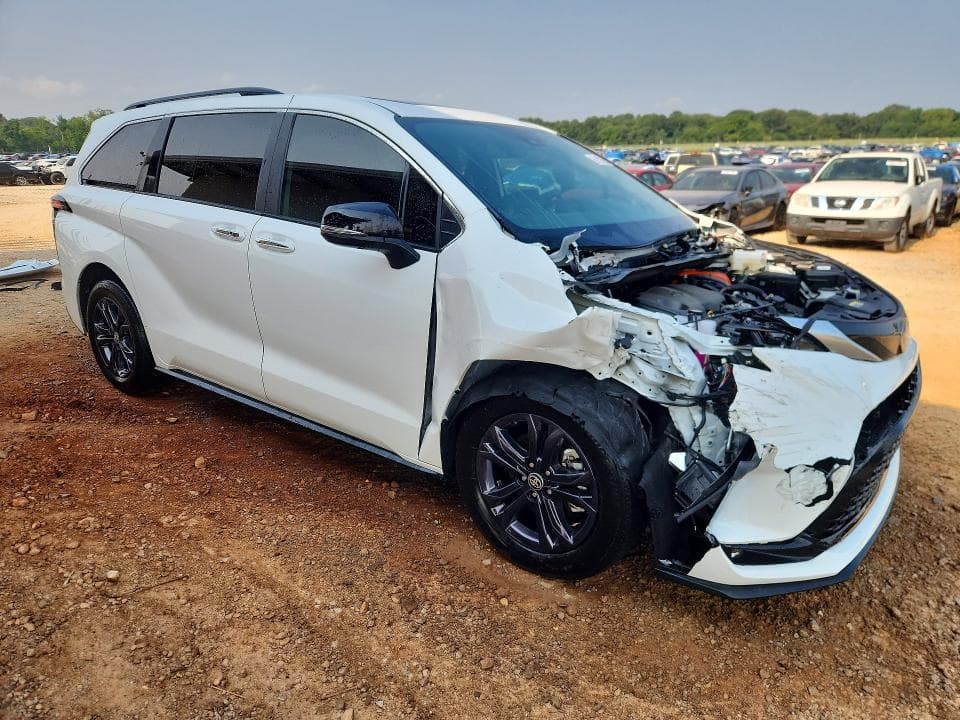 2024 TOYOTA SIENNA XSE 7-PASSENGER 4