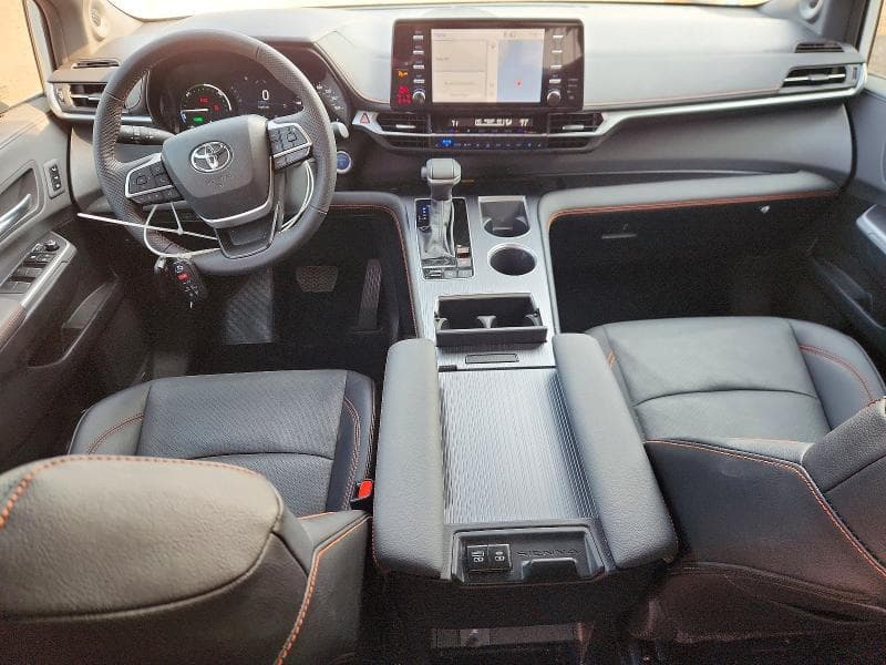 2024 TOYOTA SIENNA XSE 7-PASSENGER 8