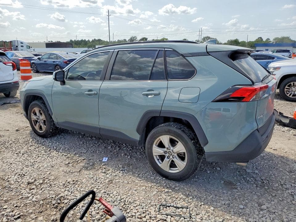 2021 TOYOTA RAV4 XLE 2