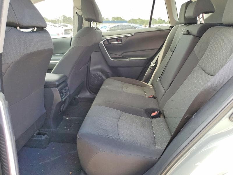 2021 TOYOTA RAV4 XLE 10