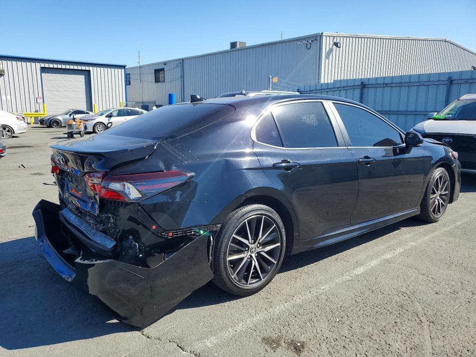 2021 TOYOTA CAMRY SE 3