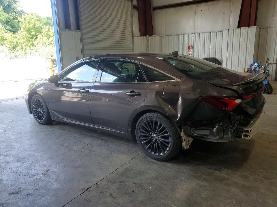 2020 TOYOTA AVALON XSE 2