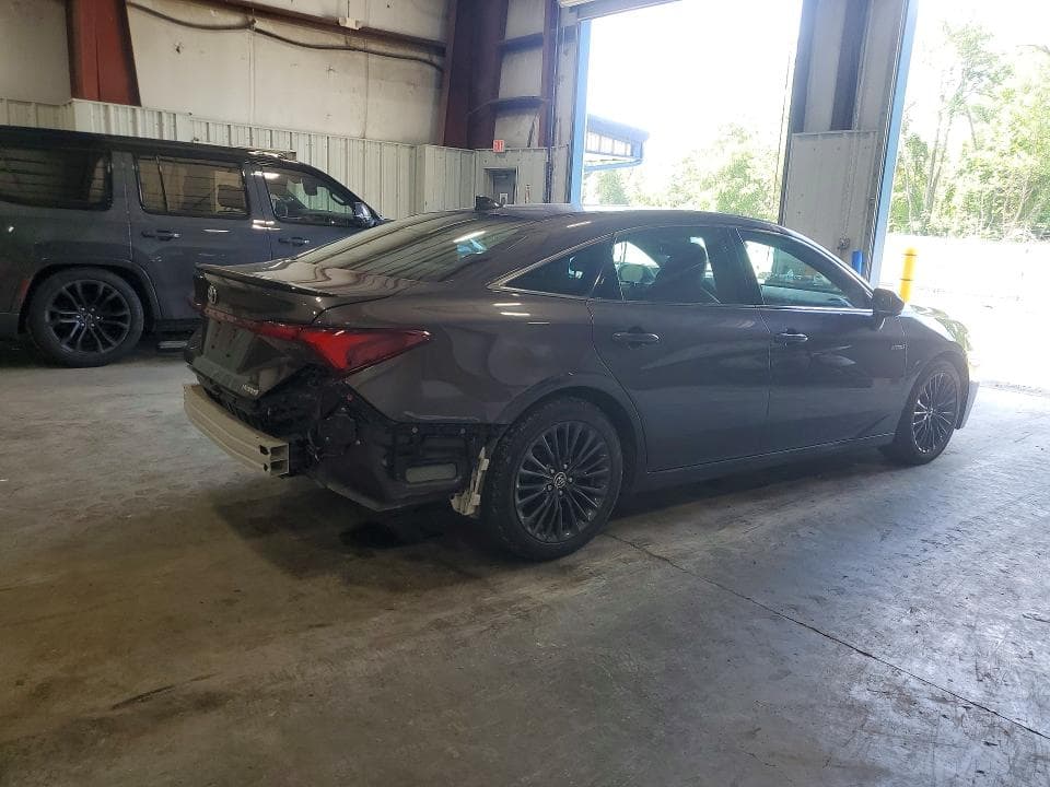 2020 TOYOTA AVALON XSE 3
