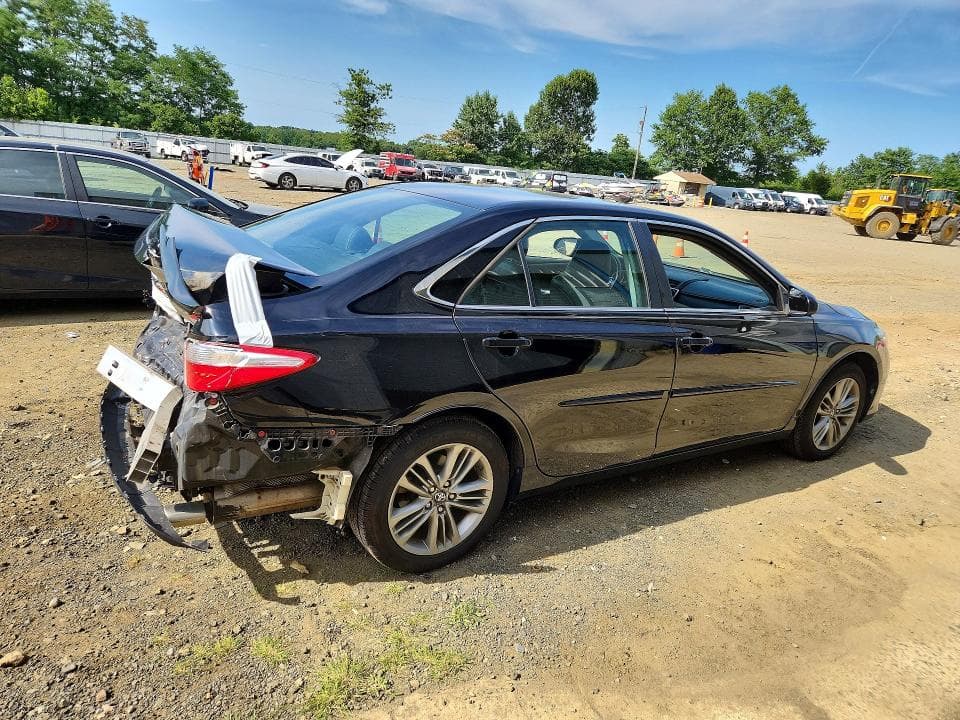 2017 TOYOTA CAMRY SE 3