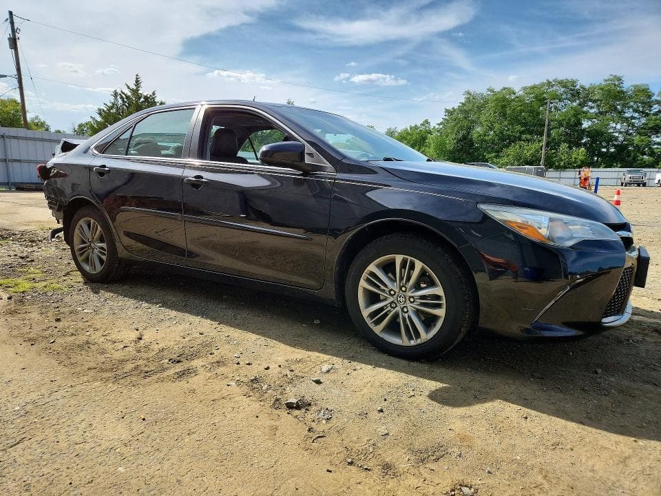 2017 TOYOTA CAMRY SE 4