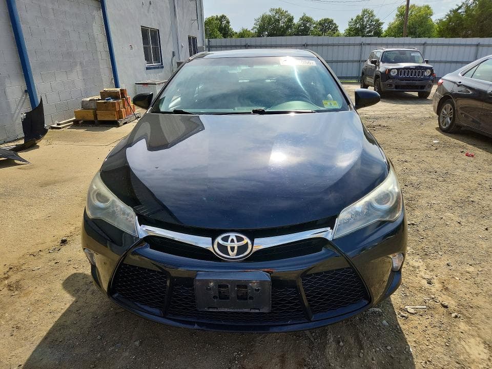 2017 TOYOTA CAMRY SE 5
