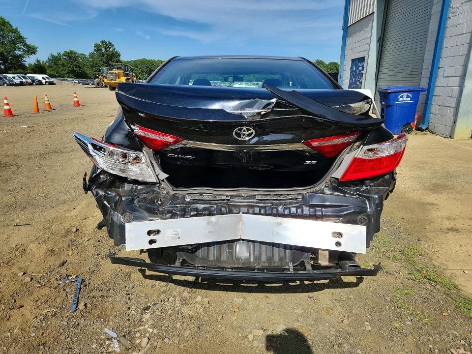 2017 TOYOTA CAMRY SE 6