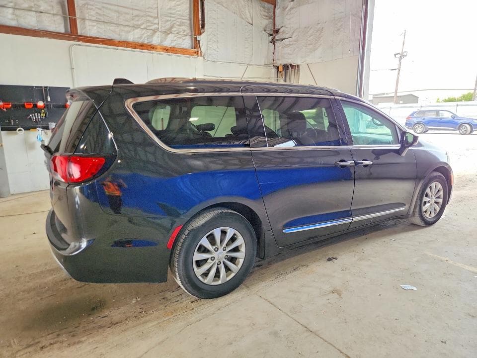 2019 CHRYSLER PACIFICA TOURING L 3