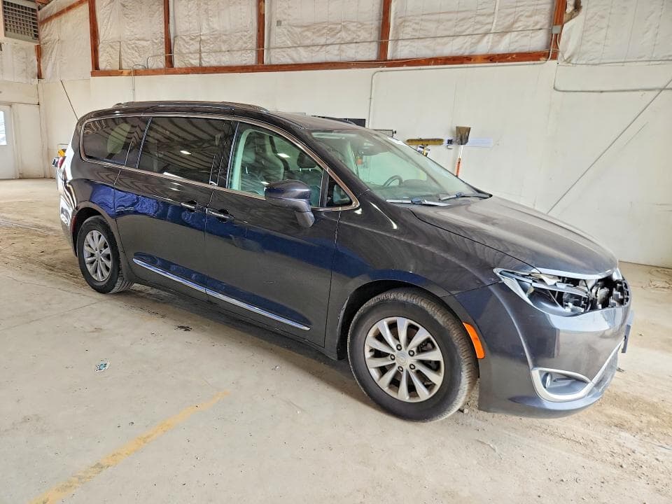 2019 CHRYSLER PACIFICA TOURING L 4
