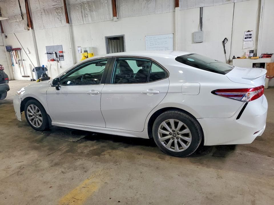 2020 TOYOTA CAMRY SE 2